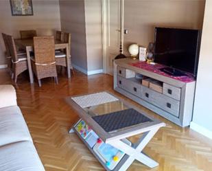 Sala d'estar de Pis en venda en Boadilla del Monte amb Aire condicionat, Piscina i Balcó