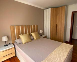 Dormitori de Pis de lloguer en Castro-Urdiales amb Terrassa i Balcó