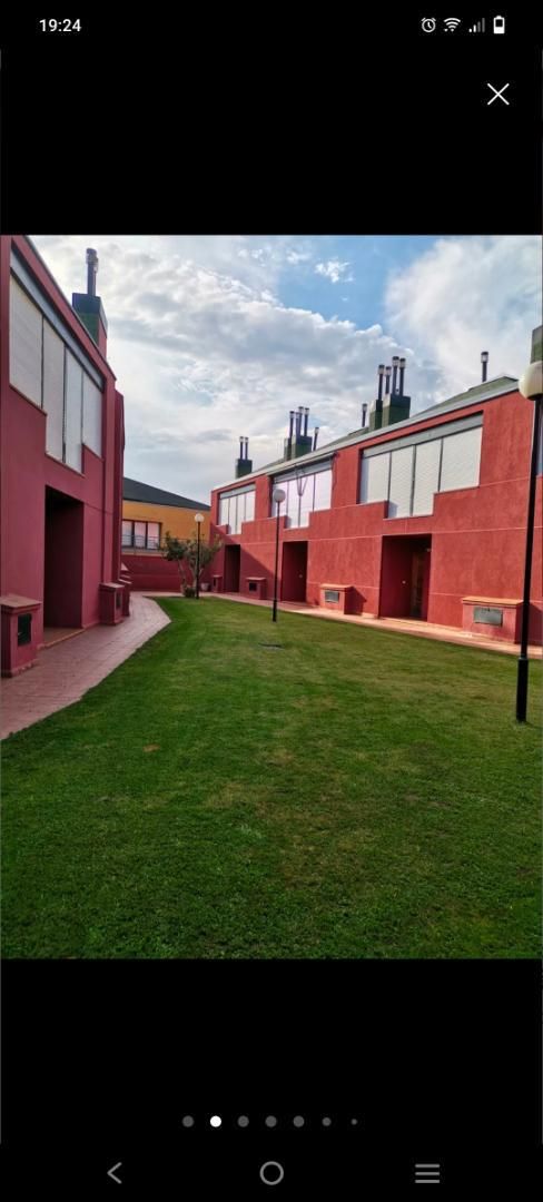 Vista exterior de Dúplex en venda en Carrascal de Barregas amb Calefacció, Terrassa i Moblat