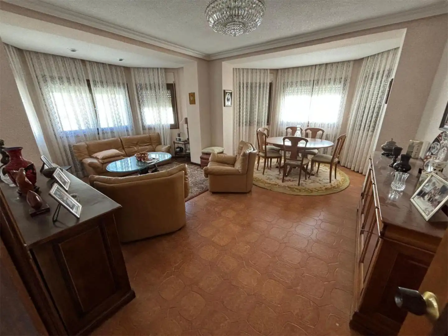 Casa o xalet en venda a Calle Manuel García Gutiérrez, 1, Jarandilla de la Vera Sala d'estar de Casa o xalet en venda en Jarandilla de la Vera amb Terrassa i Balcó