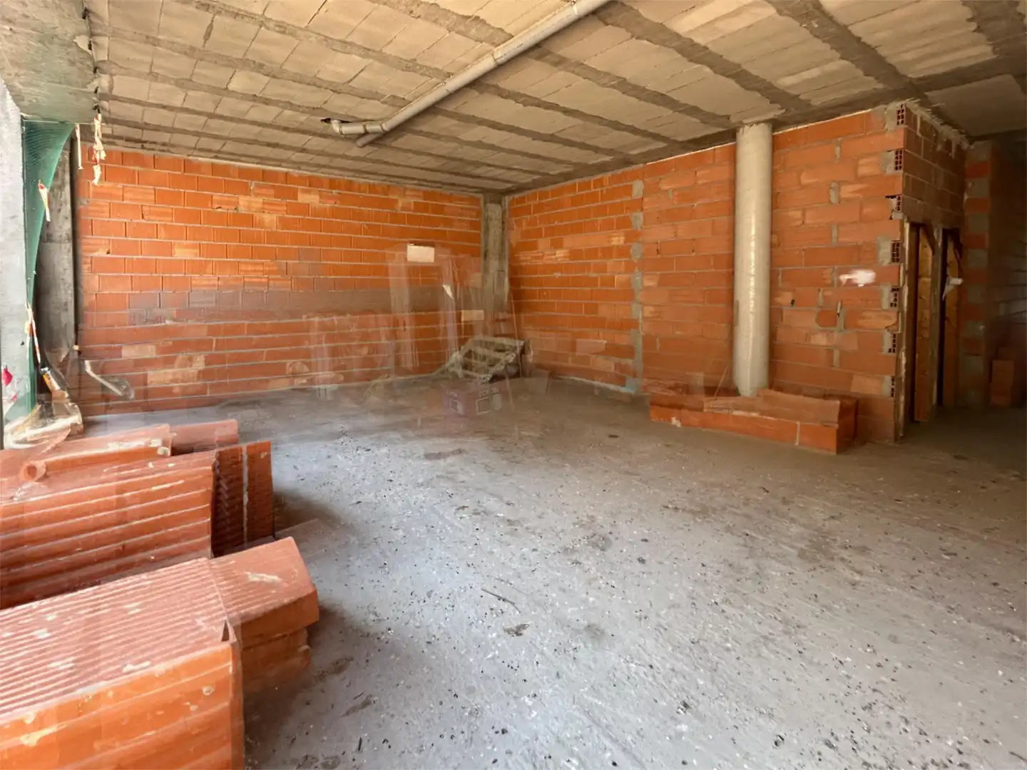 Local en venta en La Almunia de Doña Godina 