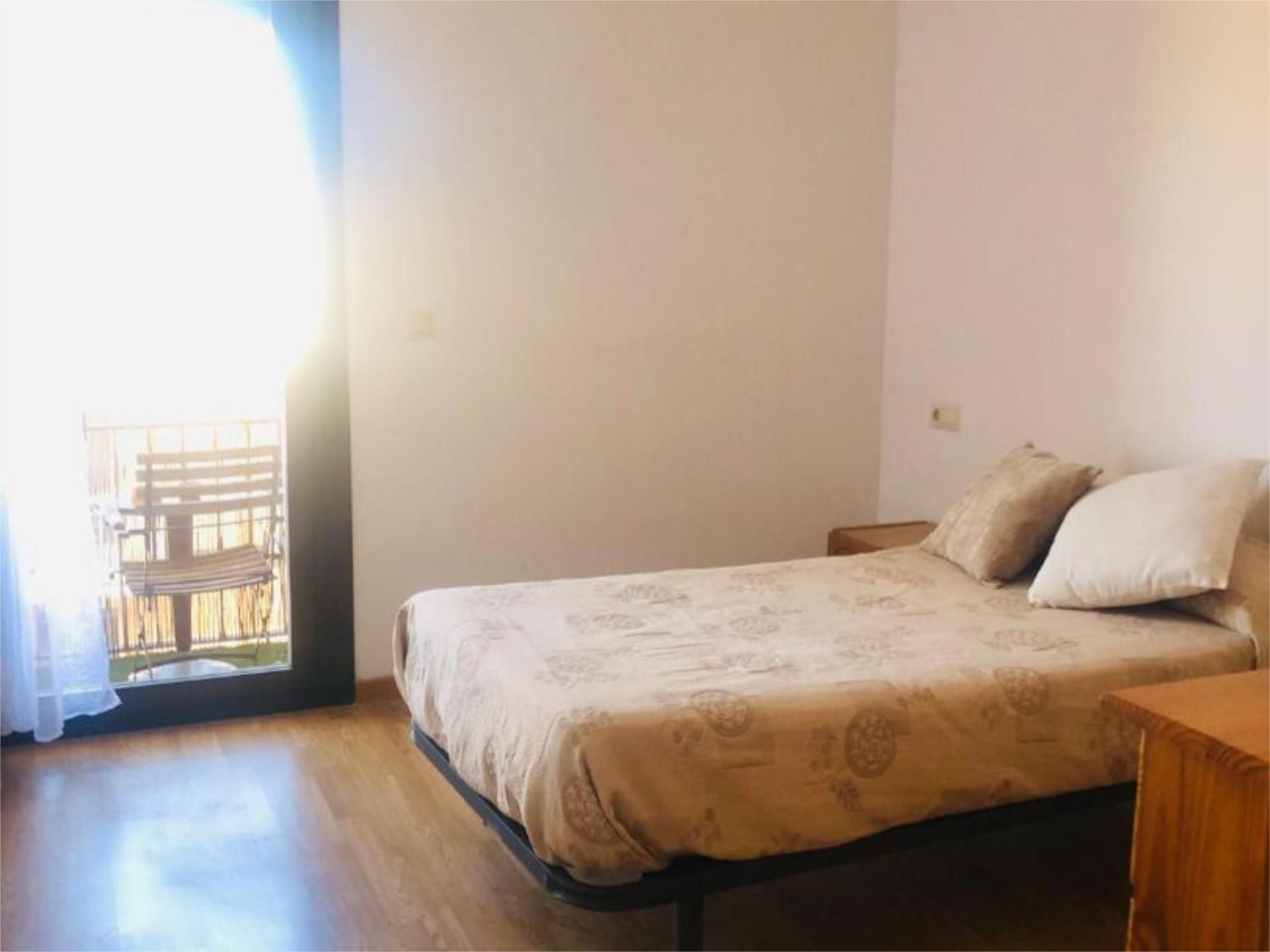 Bedroom of Flat to share in Tudela  with Heating, Parquet flooring and Terrace