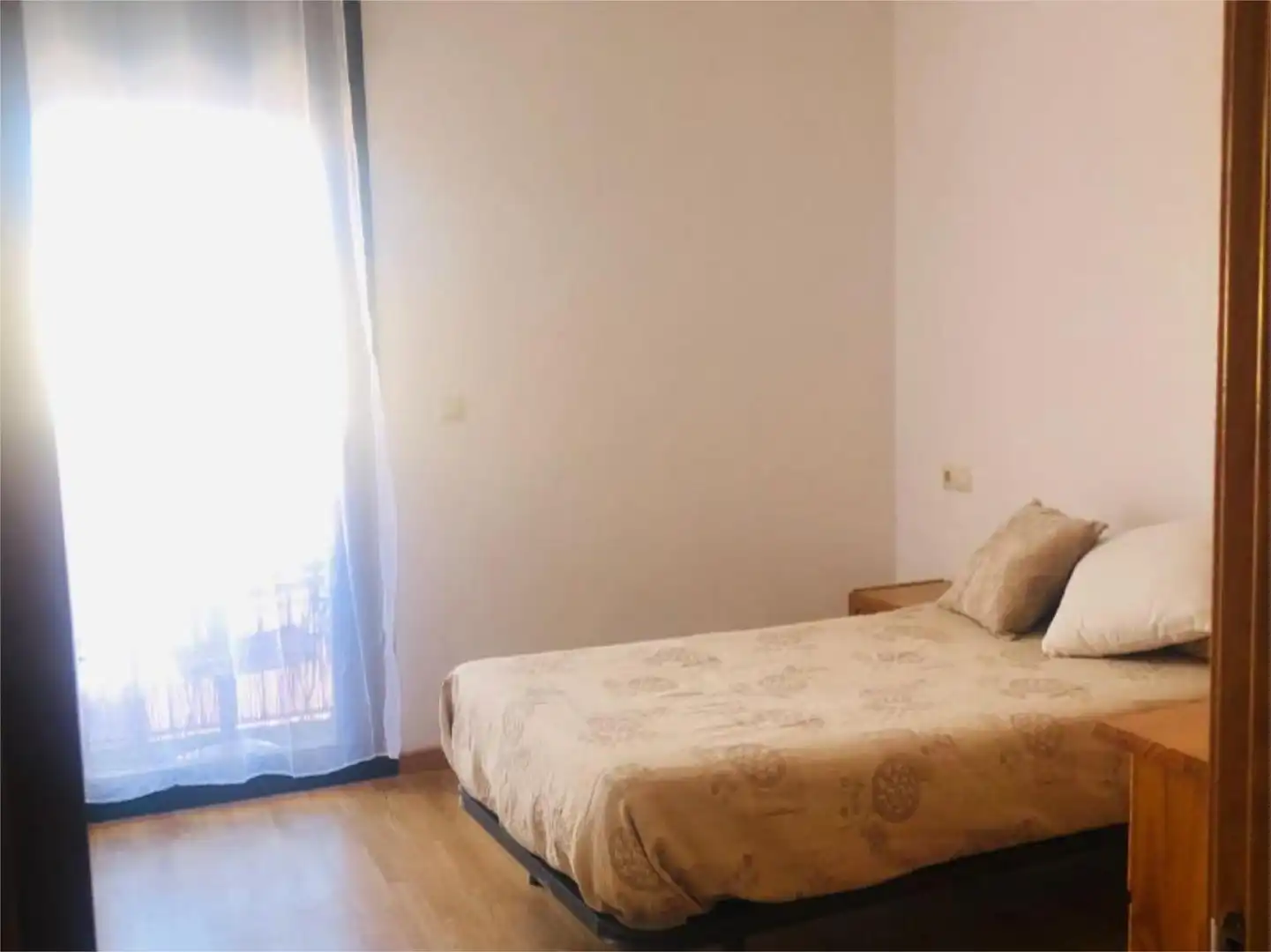 Bedroom of Flat for share in Tudela  with Heating, Parquet flooring and Terrace