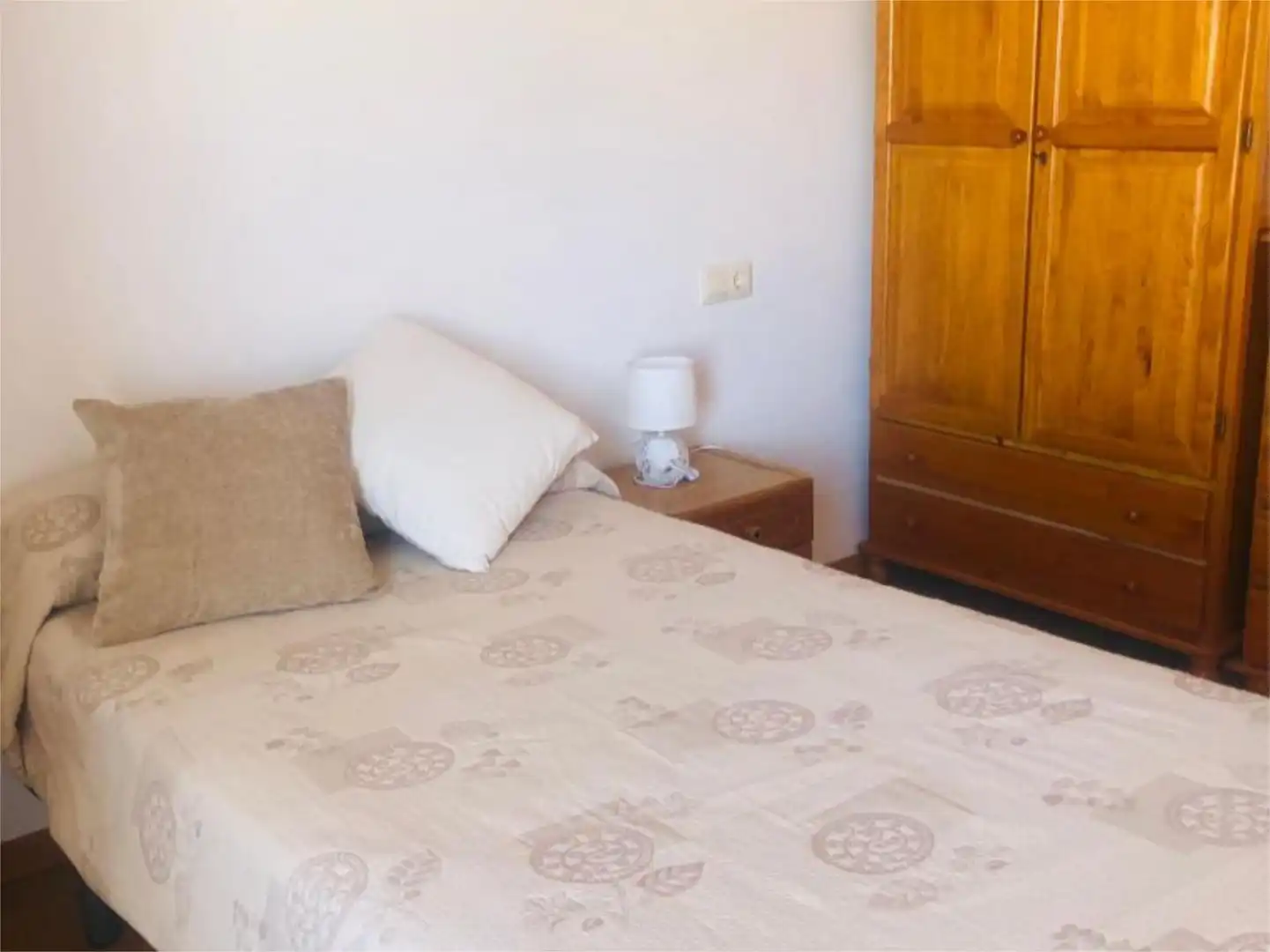 Bedroom of Flat for share in Tudela  with Heating, Parquet flooring and Terrace