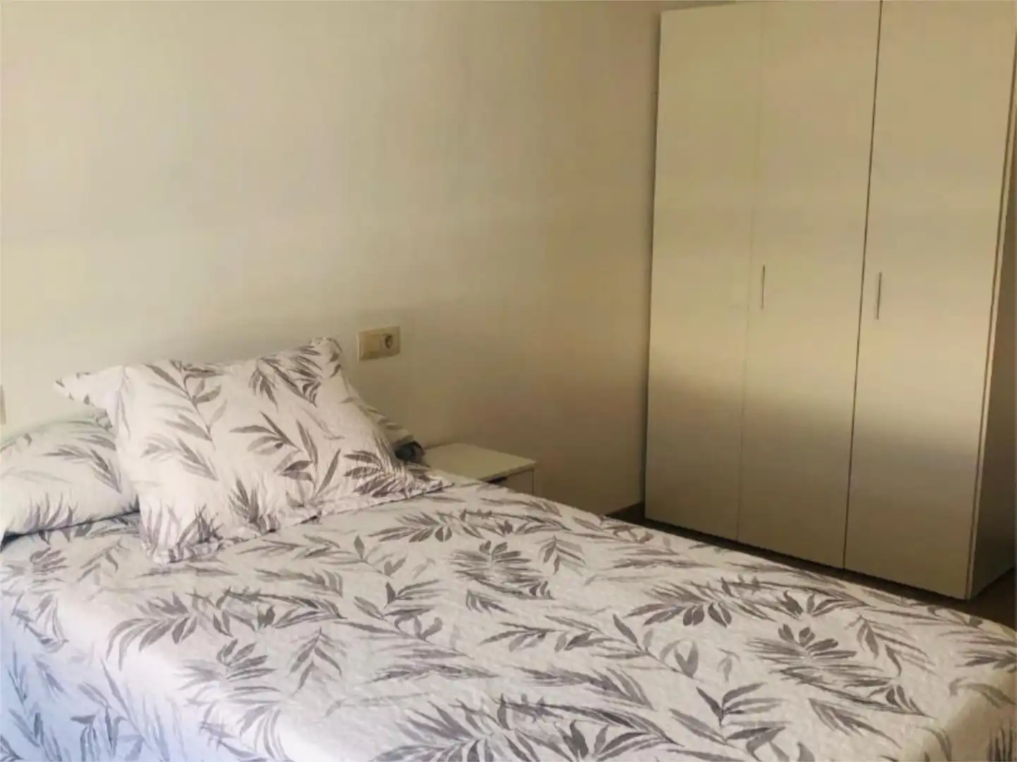 Bedroom of Flat for share in Tudela  with Heating, Parquet flooring and Terrace
