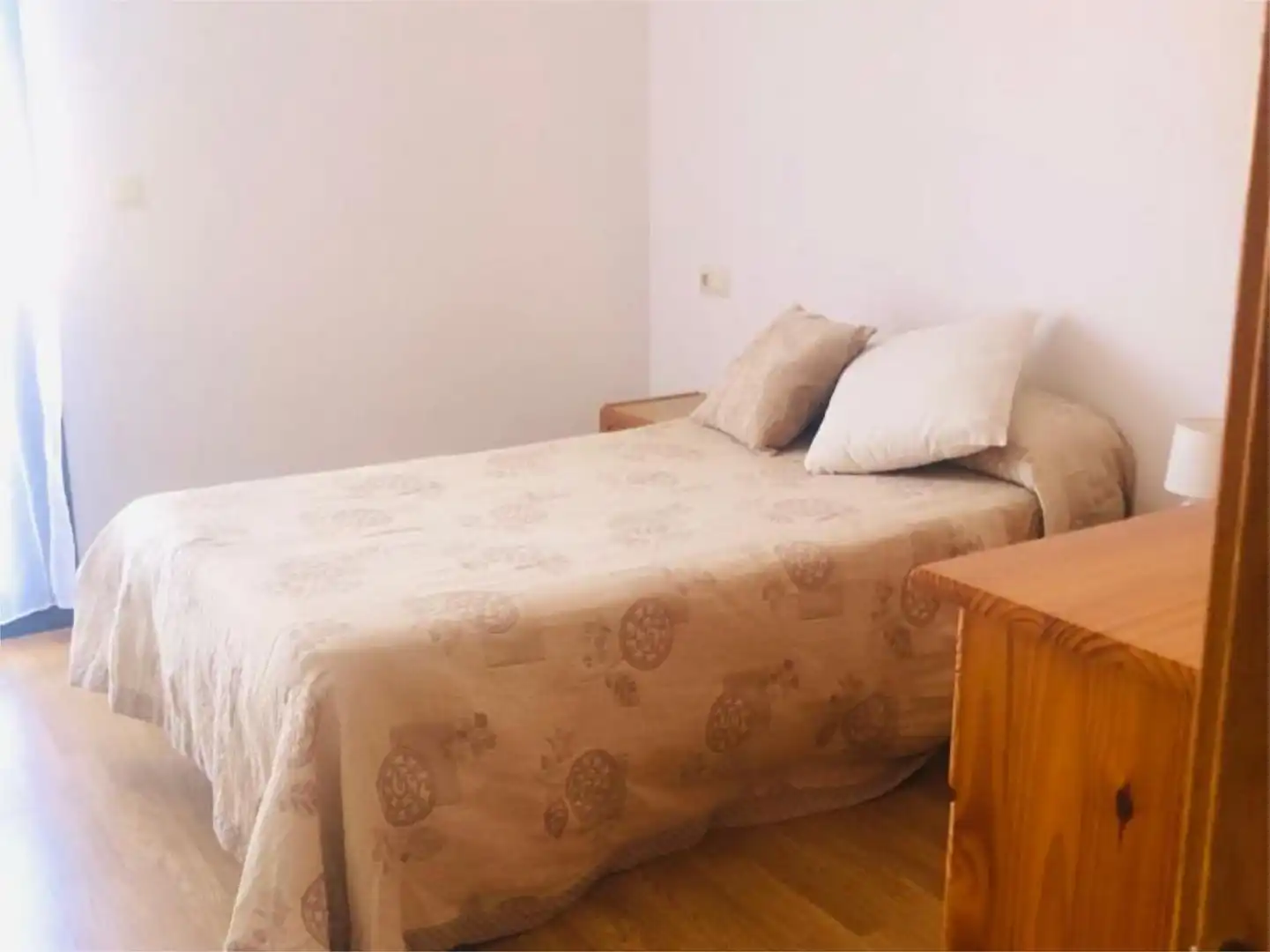 Bedroom of Flat for share in Tudela  with Heating, Parquet flooring and Terrace
