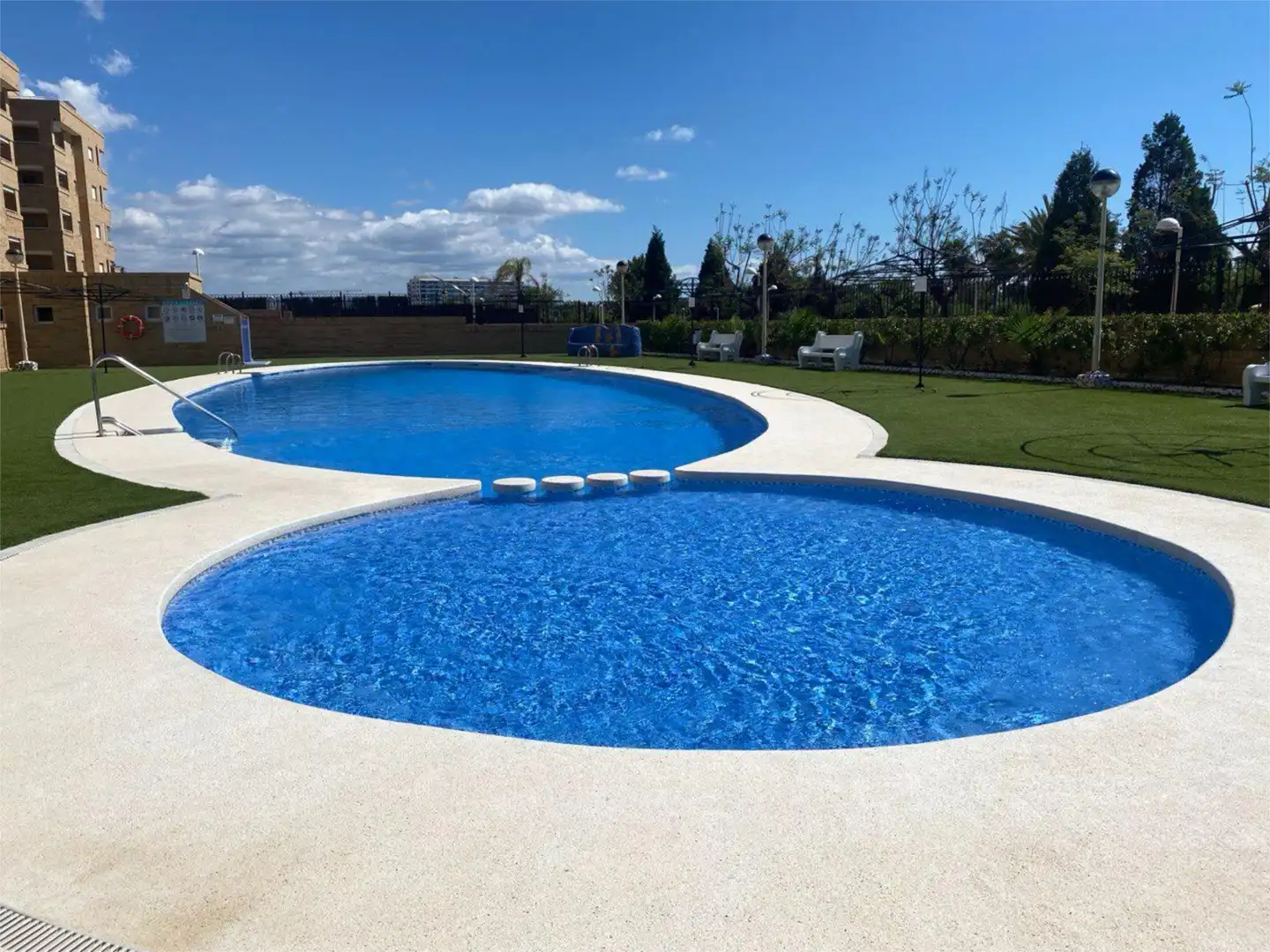 Wohnung zur Miete in Avenida Central, 44, Costa Azahar Schwimmbecken von Wohnung zur Miete in Oropesa del Mar / Orpesa mit Klimaanlage, Heizung und Privatgarten