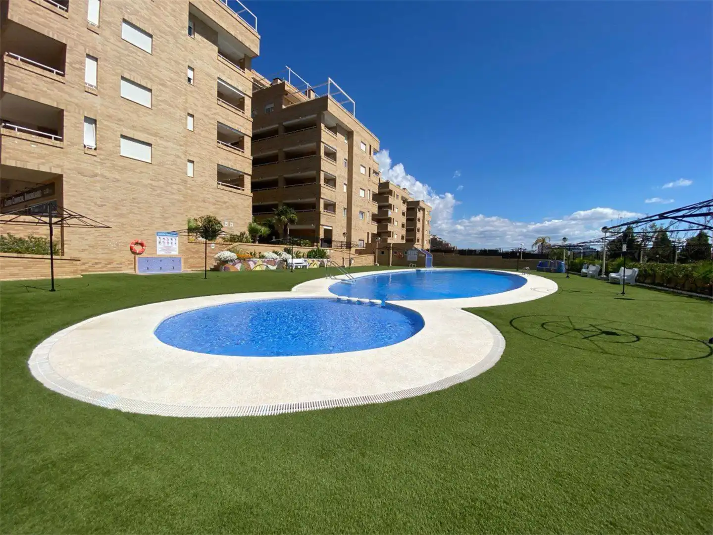 Wohnung zur Miete in Avenida Central, 44, Costa Azahar Schwimmbecken von Wohnung zur Miete in Oropesa del Mar / Orpesa mit Klimaanlage, Heizung und Privatgarten