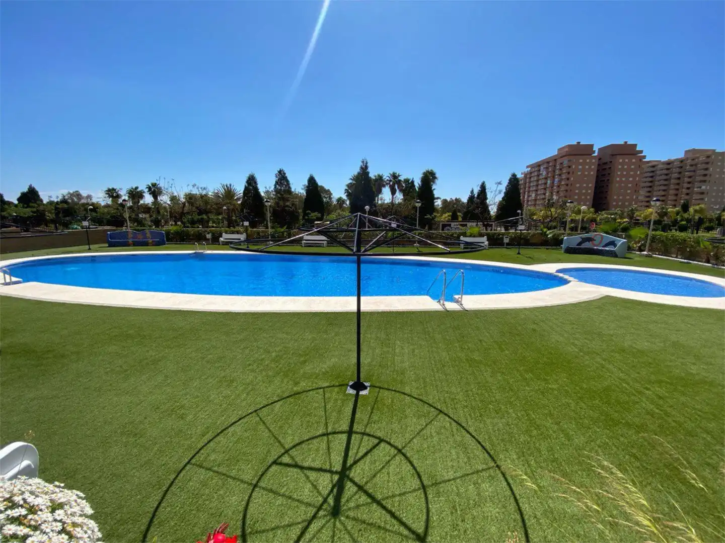 Wohnung zur Miete in Avenida Central, 44, Costa Azahar Schwimmbecken von Wohnung zur Miete in Oropesa del Mar / Orpesa mit Klimaanlage, Heizung und Privatgarten