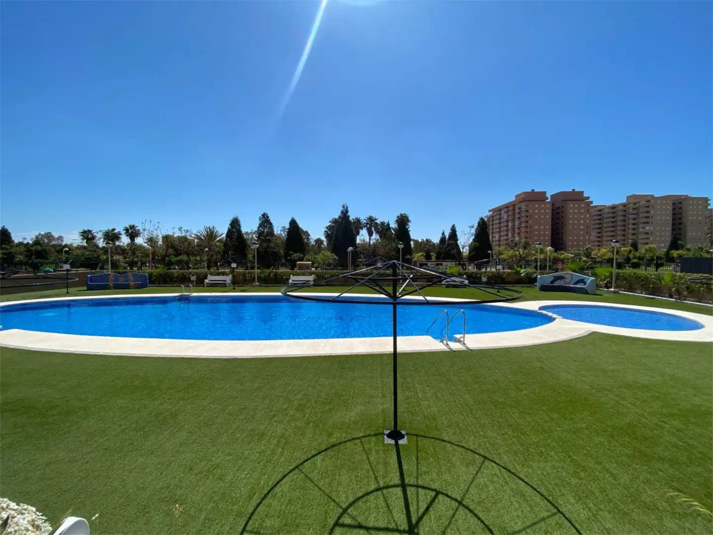 Wohnung zur Miete in Avenida Central, 44, Costa Azahar Schwimmbecken von Wohnung zur Miete in Oropesa del Mar / Orpesa mit Klimaanlage, Heizung und Privatgarten