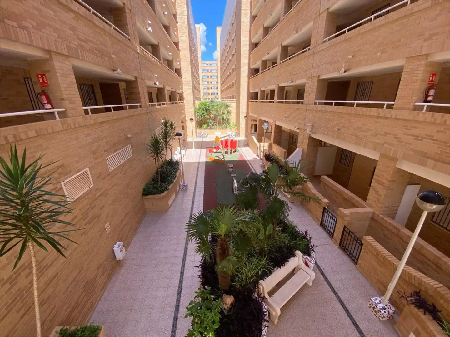 Wohnung zur Miete in Avenida Central, 44, Costa Azahar Außenansicht von Wohnung zur Miete in Oropesa del Mar / Orpesa mit Klimaanlage, Heizung und Privatgarten