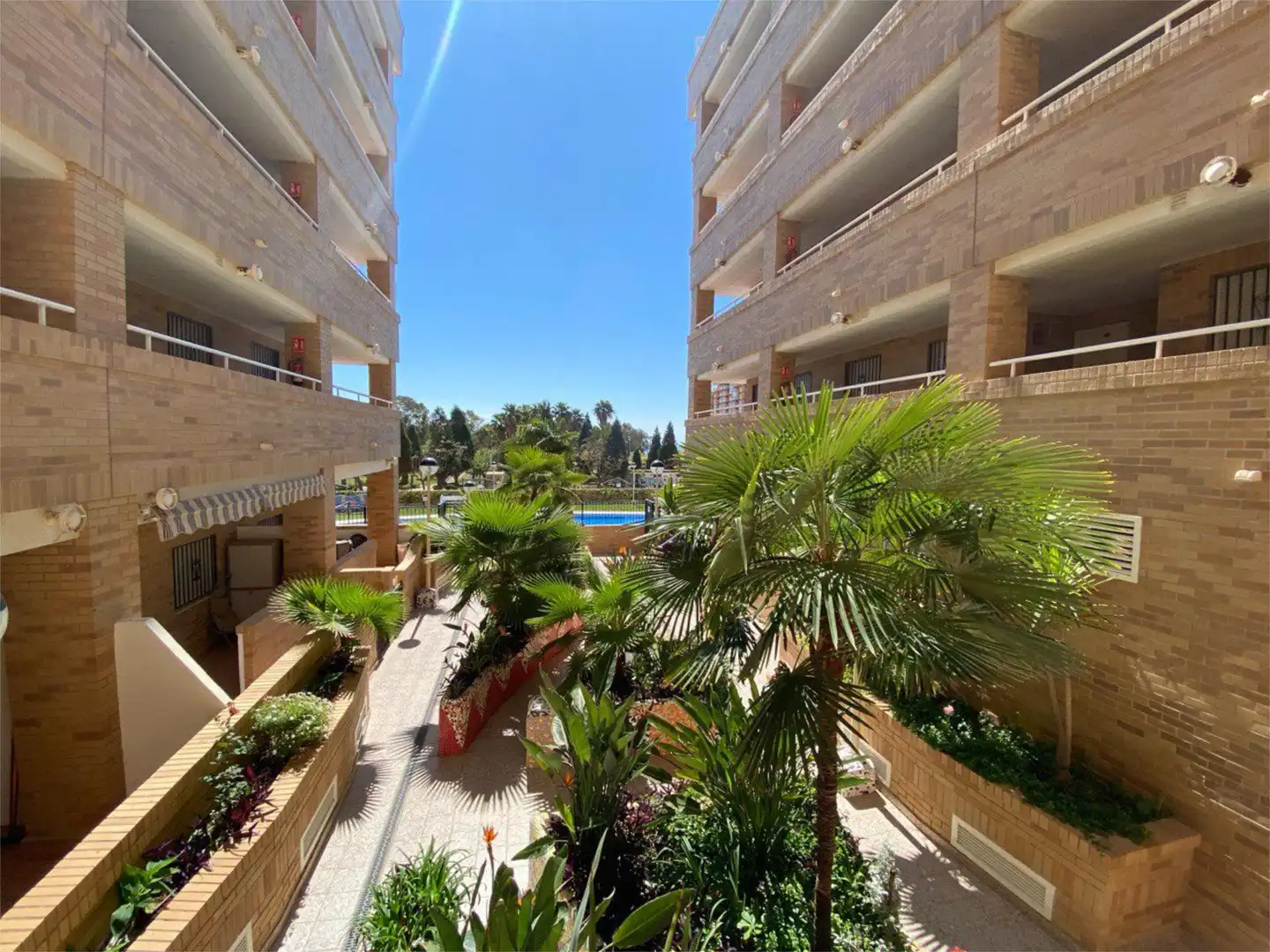 Wohnung zur Miete in Avenida Central, 44, Costa Azahar Außenansicht von Wohnung zur Miete in Oropesa del Mar / Orpesa mit Klimaanlage, Heizung und Privatgarten