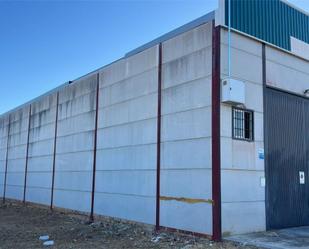 Vista exterior de Nau industrial en venda en Carmona amb Aire condicionat