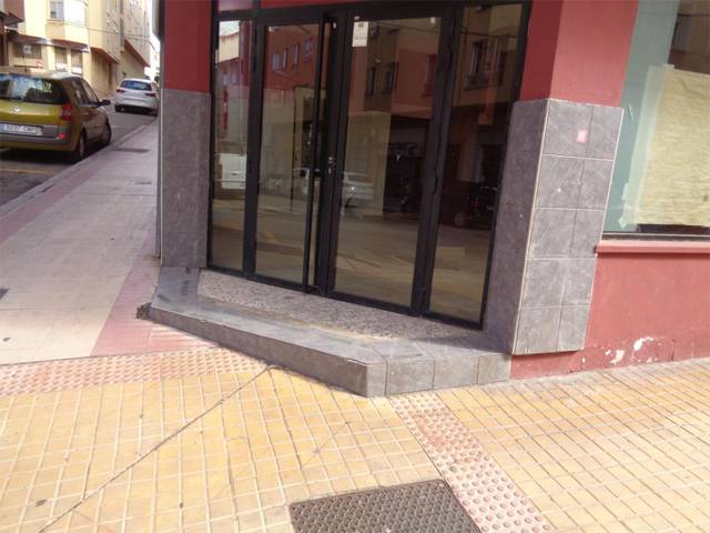 Local comercial en Alquiler en Calle Diego Acebes, 6 en Santa Bárbara