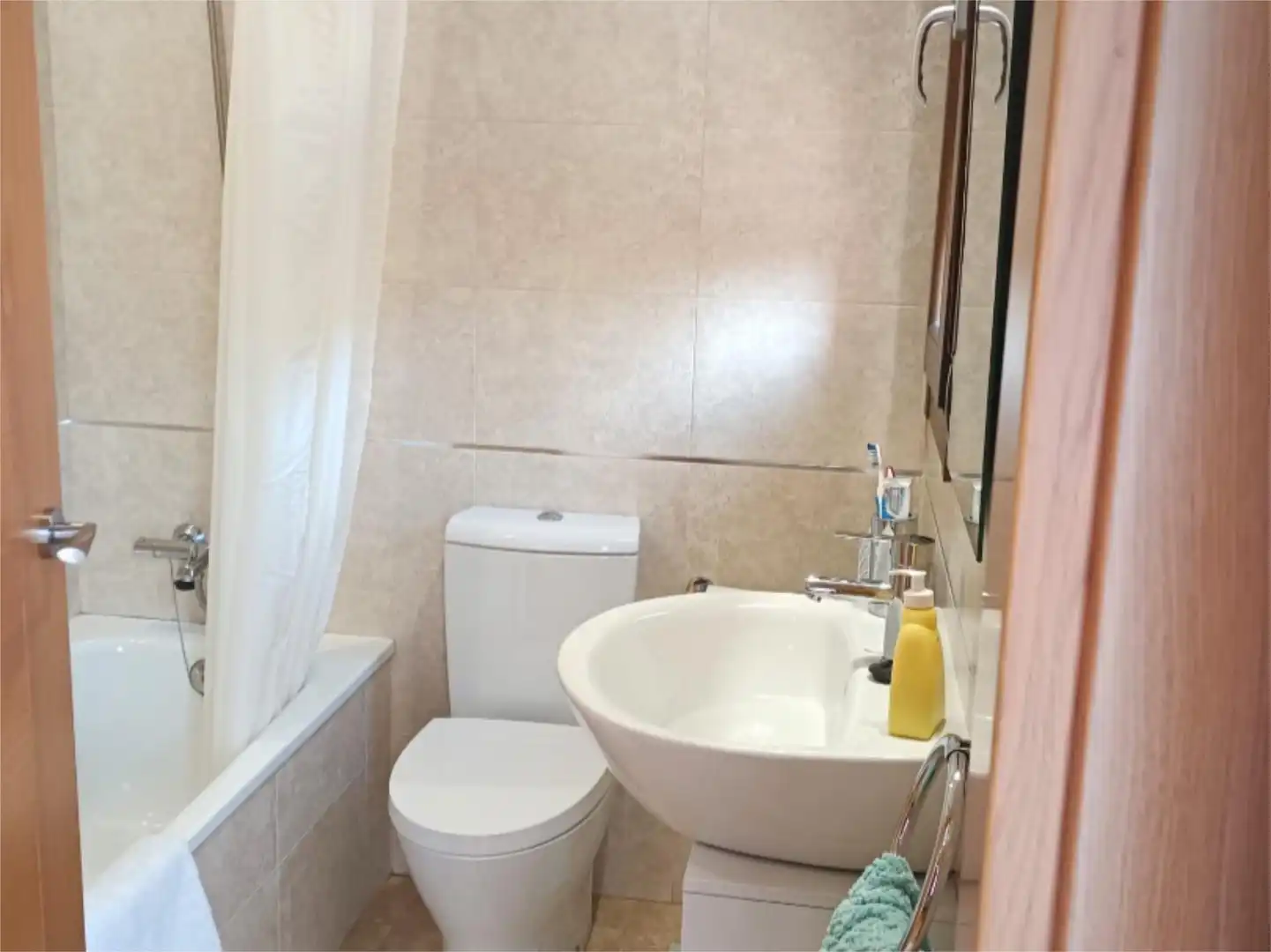 Habitació a Calle Pérez Villaviad, 3, La Florida - San Pedro Bany de Casa adosada per a compartir en Soria Capital amb Calefacció, Terrassa i Moblat