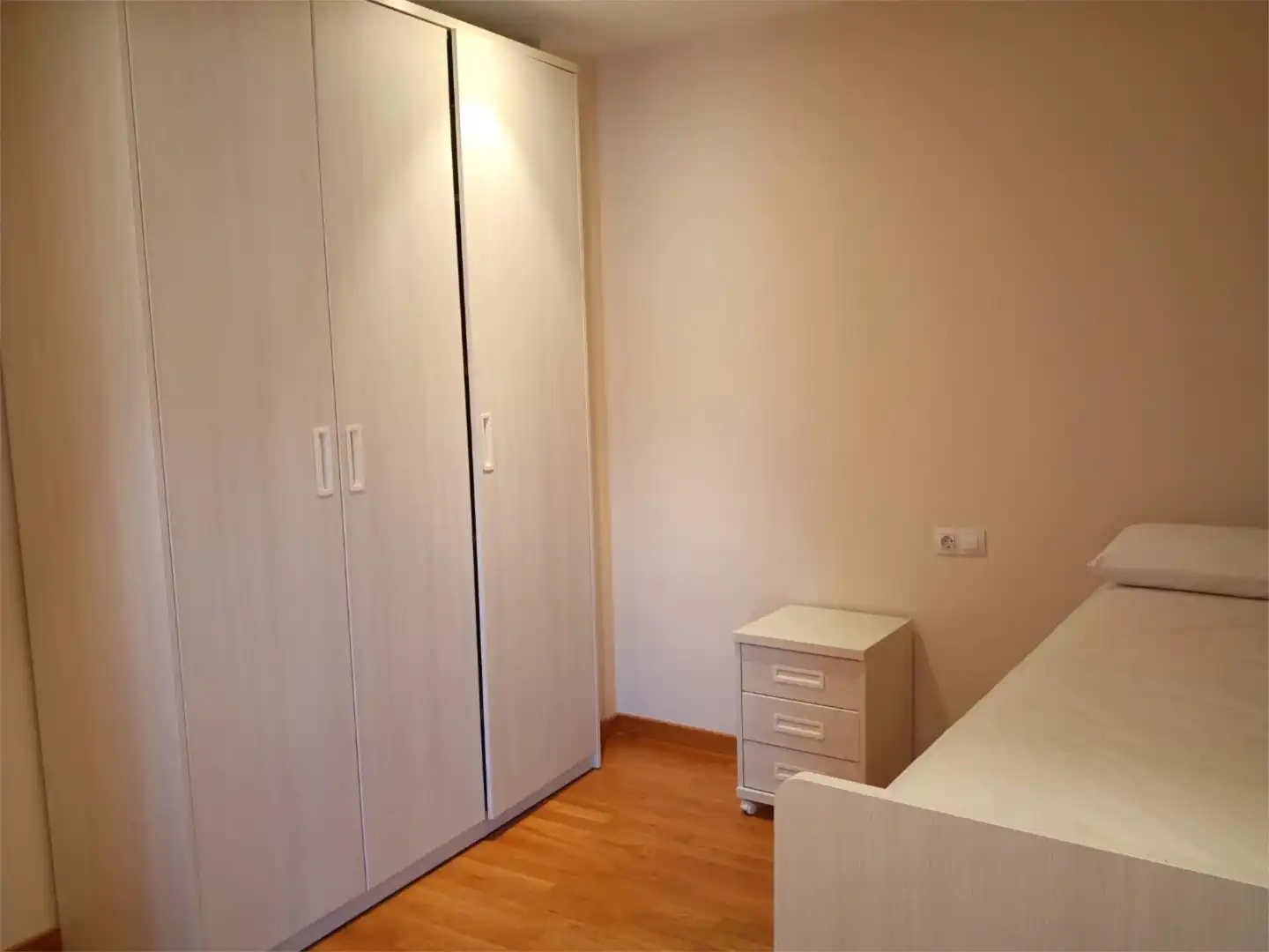 Habitació a Calle Pérez Villaviad, 3, La Florida - San Pedro Dormitori de Casa adosada per a compartir en Soria Capital amb Calefacció, Terrassa i Moblat