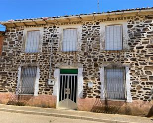 Vista exterior de Casa adosada en venda en Riego de la Vega