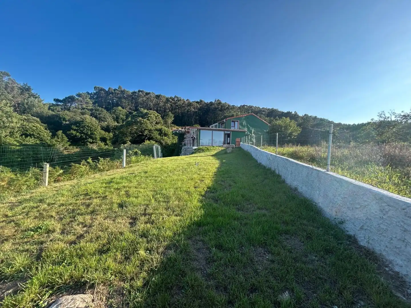 Einfamilien-Reihenhaus zum Verkauf in Fisterra mit Privatgarten, Parkett und Terrasse