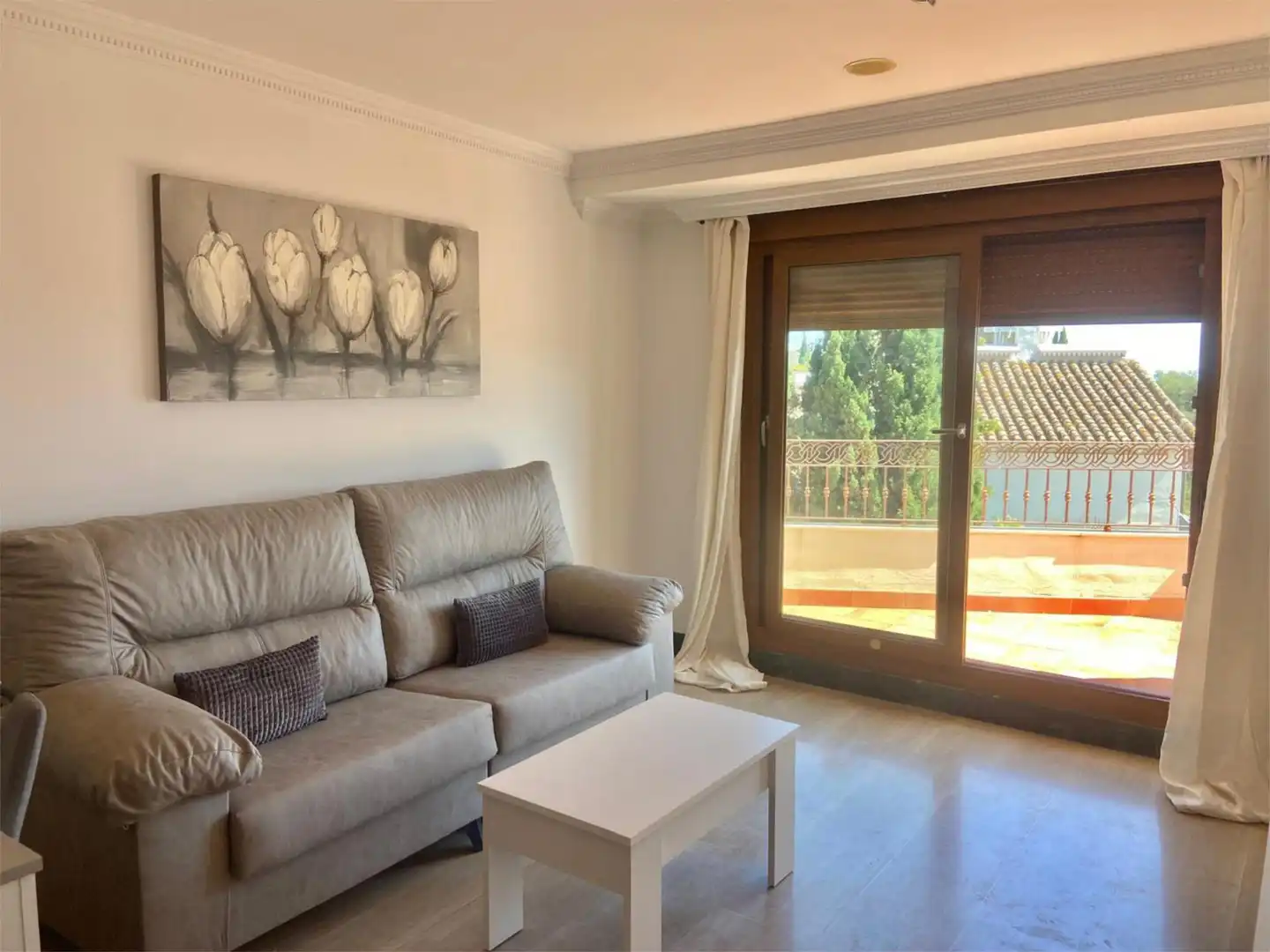 Living room of Flat for rent in Marbella  with Air Conditioner, Terrace and Furnished