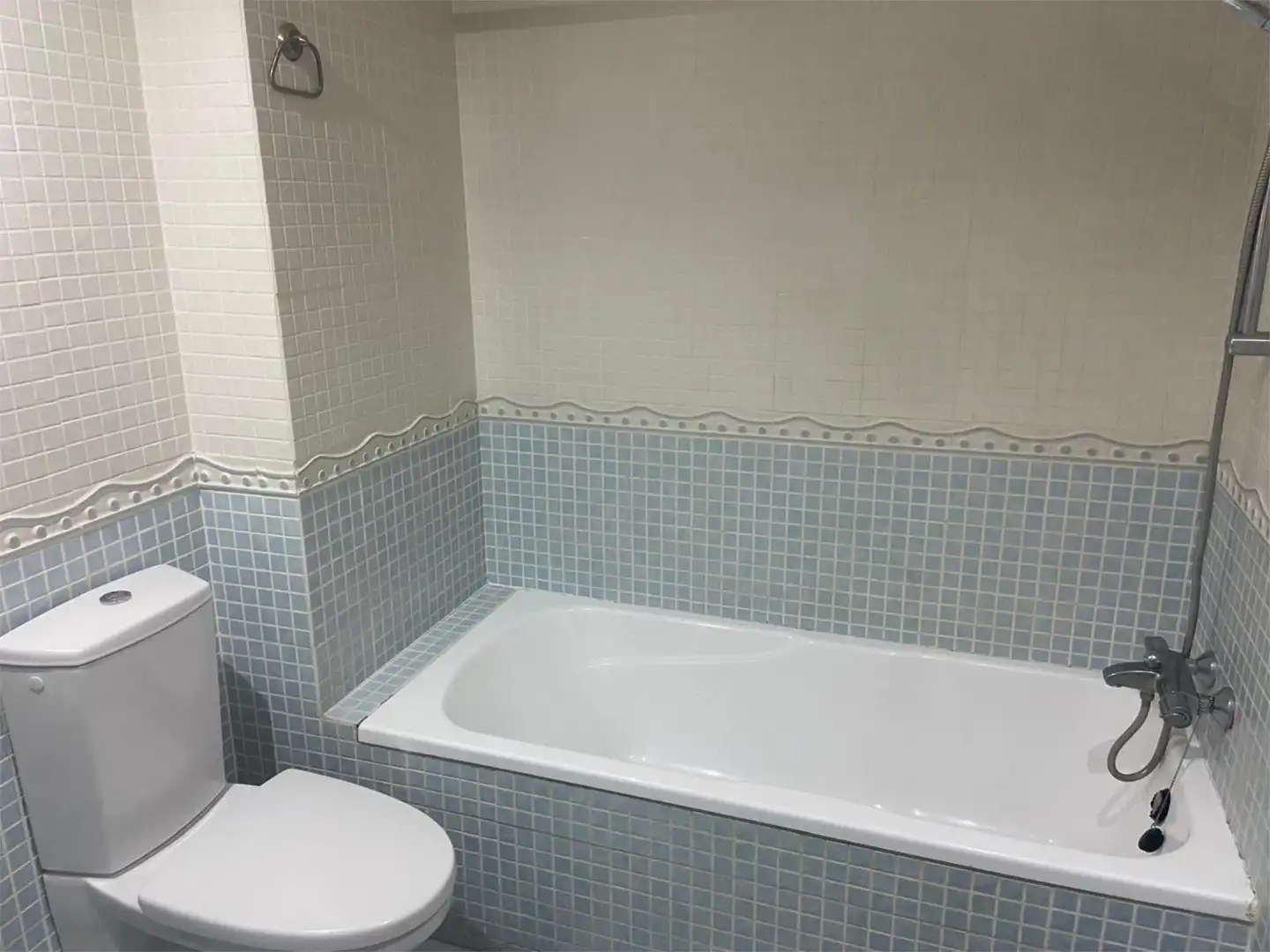 Bathroom of Flat for rent in Marbella  with Air Conditioner, Terrace and Furnished
