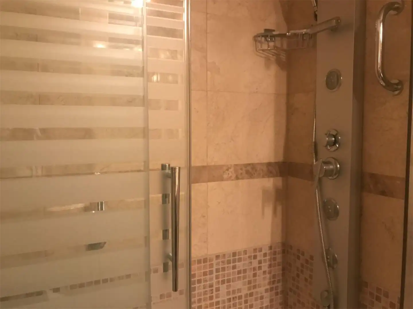 Badezimmer von Wohnung zur Miete in Madrid mit Klimaanlage, Heizung und Privatgarten