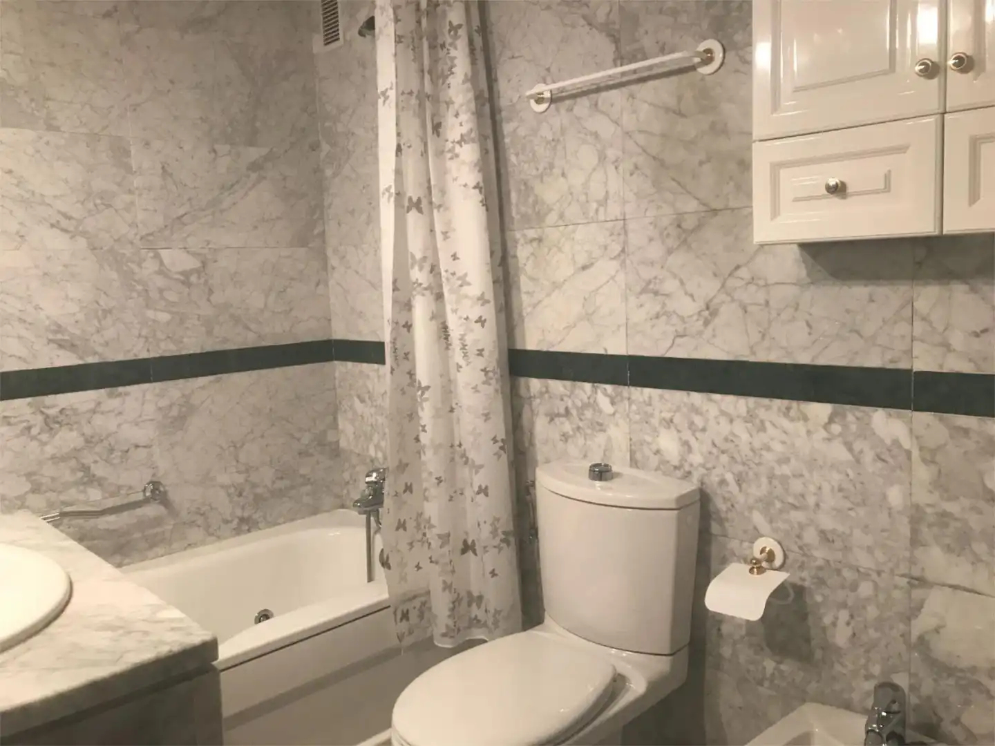 Badezimmer von Wohnung zur Miete in Madrid mit Klimaanlage, Heizung und Privatgarten