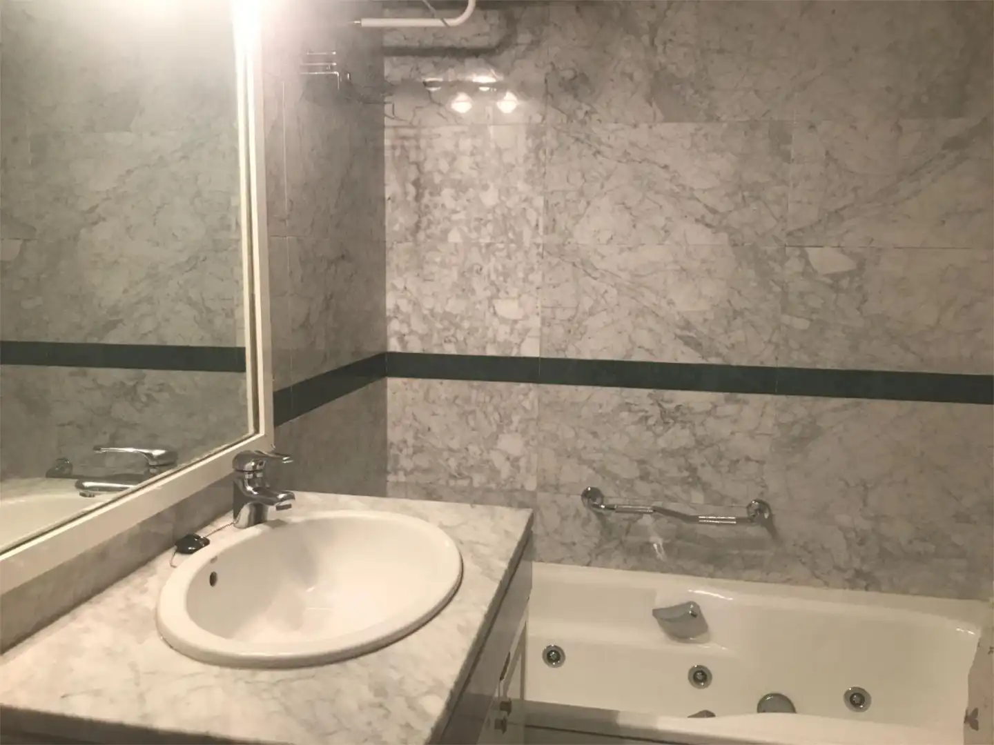 Badezimmer von Wohnung zur Miete in Madrid mit Klimaanlage, Heizung und Privatgarten