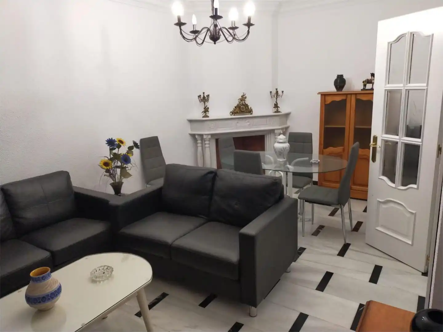 Wohnzimmer von Einfamilien-Reihenhaus zum Verkauf in Adamuz mit Klimaanlage, Möbliert und Balkon