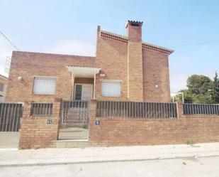 Vista exterior de Casa adosada de lloguer en Cambrils amb Terrassa i Piscina