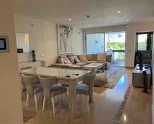 Sala d'estar de Pis de lloguer en Marbella amb Aire condicionat, Terrassa i Balcó