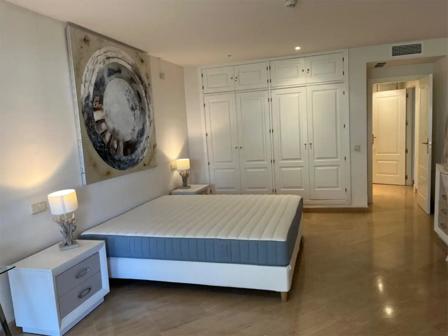 Wohnung zur Miete in Calle Incosol, 52, Río Real Schlafzimmer von Wohnung zur Miete in Marbella mit Klimaanlage, Heizung und Privatgarten