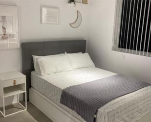 Dormitori de Apartament de lloguer en Villanueva de la Cañada amb Aire condicionat, Terrassa i Balcó