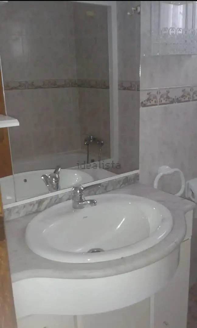 Dúplex en venta en Calle Santiago, 1, Valencia de Alcántara Baño de Dúplex en venta en Valencia de Alcántara con Aire acondicionado, Terraza y Trastero