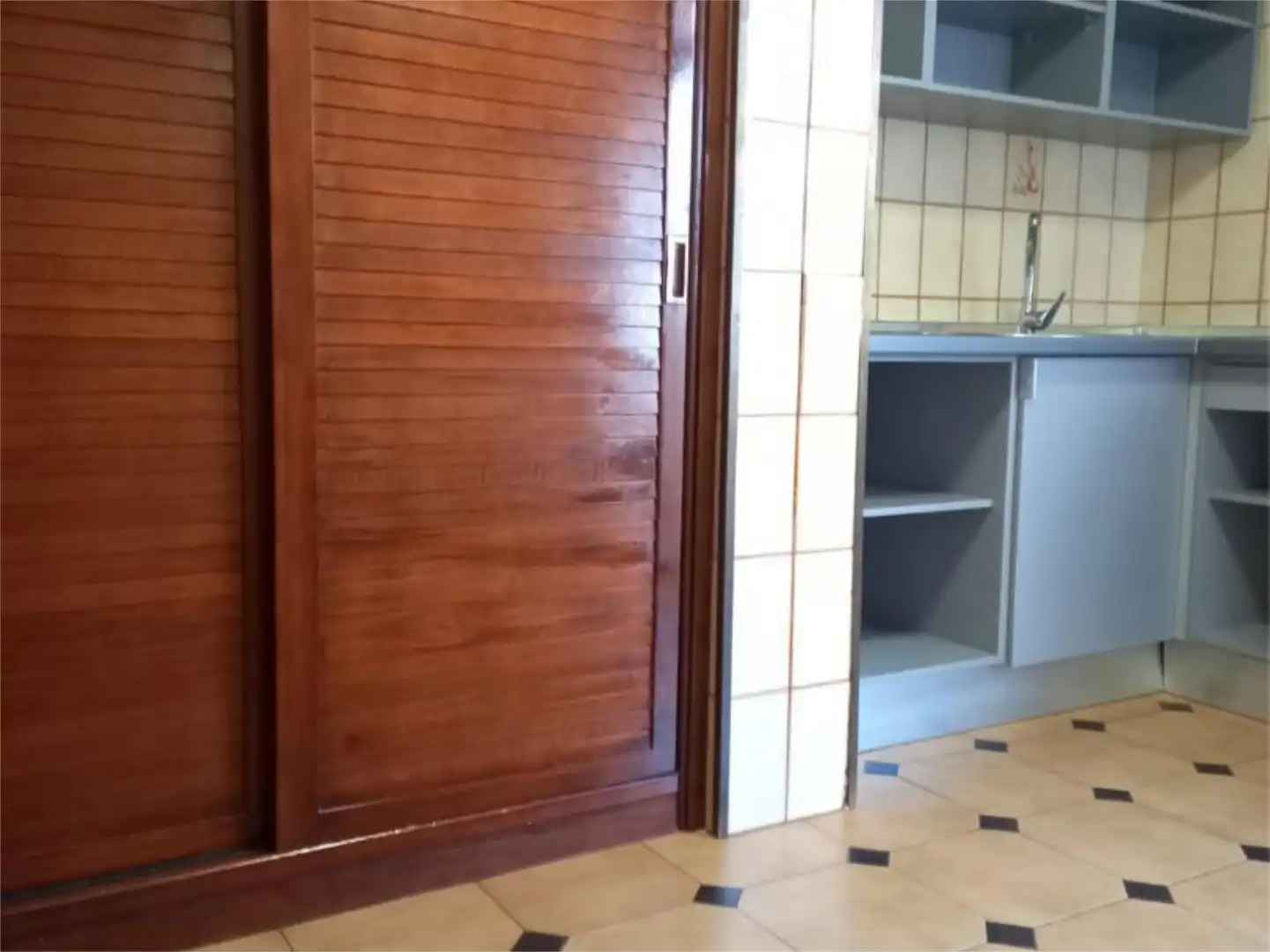 Pis en venda a Calle Puerta del Sol, 7, San Bartolomé - Millán de Priego Cuina de Pis en venda en Jaén amb Calefacció i Balcó