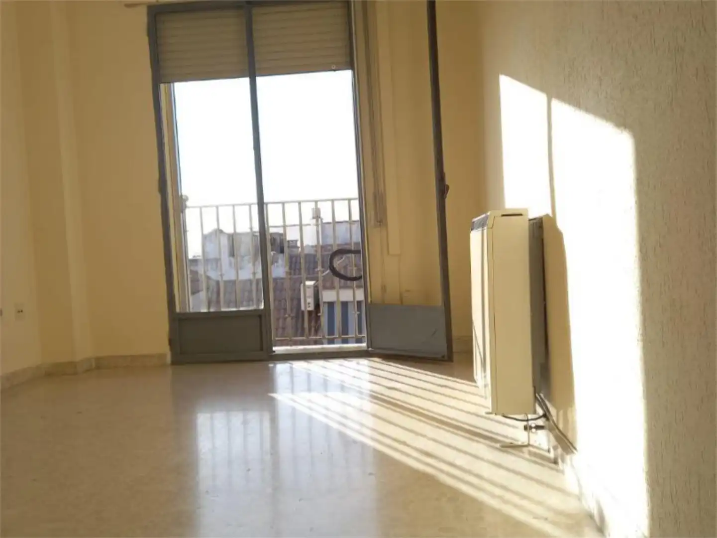 Pis en venda a Calle Puerta del Sol, 7, San Bartolomé - Millán de Priego Dormitori de Pis en venda en Jaén amb Calefacció i Balcó