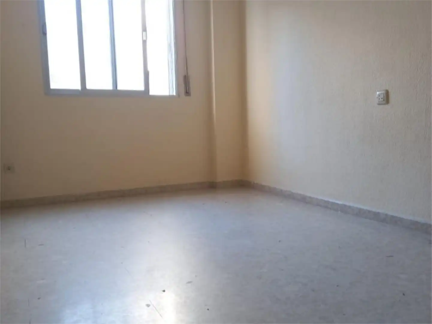 Pis en venda a Calle Puerta del Sol, 7, San Bartolomé - Millán de Priego Dormitori de Pis en venda en Jaén amb Calefacció i Balcó