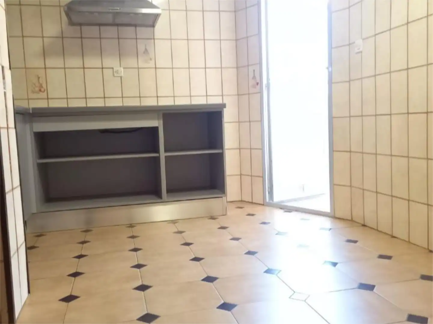Pis en venda a Calle Puerta del Sol, 7, San Bartolomé - Millán de Priego Cuina de Pis en venda en Jaén amb Calefacció i Balcó