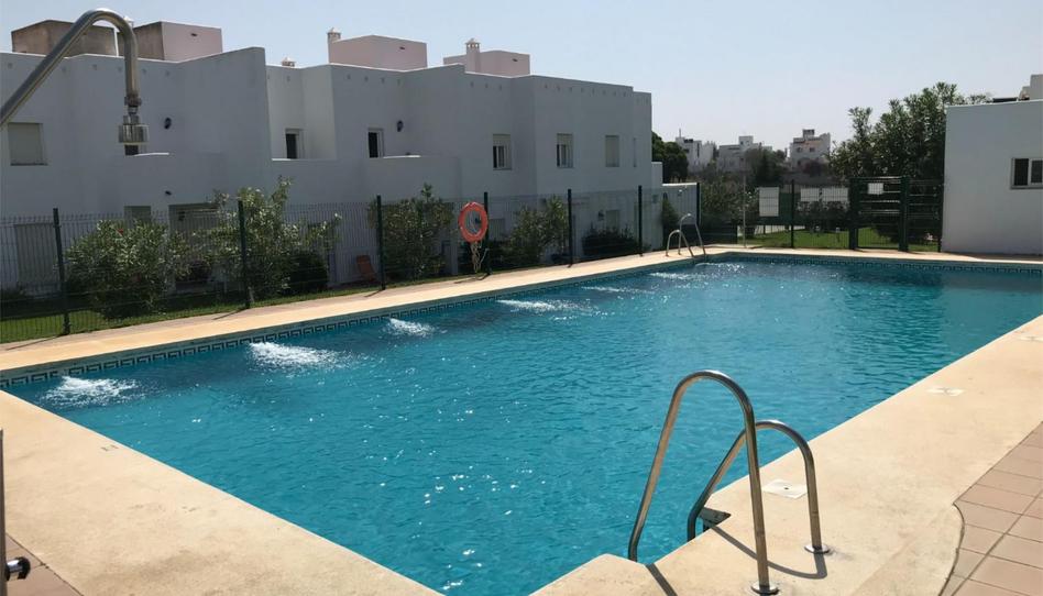 Casa adosada en venta en Calle Camino Chiclana, 52, Conil, Cádiz - imagen 1 Foto 1 de Casa adosada en venta en Calle Camino Chiclana, 52, Conil, Cádiz