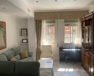 Living room of Flat for sale in  Sevilla Capital  with Air Conditioner, Terrace and Swimming Pool