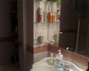 Bathroom of Flat for sale in  Sevilla Capital  with Air Conditioner, Terrace and Balcony