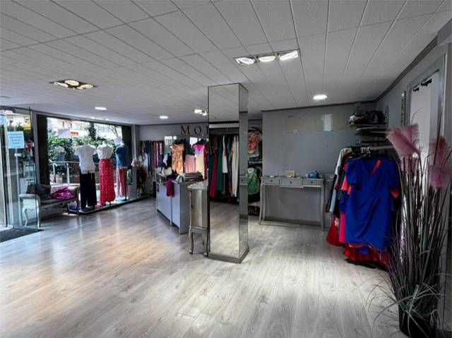 Local comercial en Alquiler en Avinguda de Can Cabanyes, 2 en Les Torres