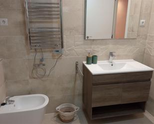 Bathroom of Flat to rent in  Madrid Capital  with Air Conditioner