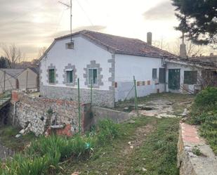 Vista exterior de Casa o xalet en venda en Segovia Capital amb Jardí privat, Terrassa i Traster