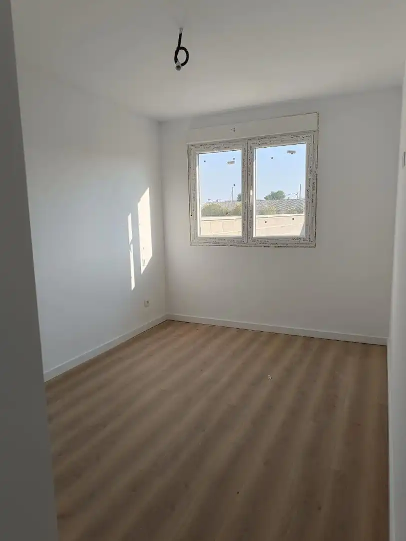 Piso en venta en Calle Norte, San Mateo de Gállego Habitación de Piso en venta en San Mateo de Gállego con Jardín privado
