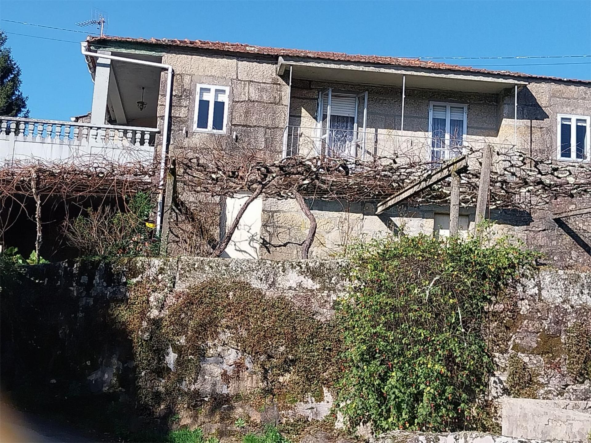 Vista exterior de Finca rústica en venda en Ponte Caldelas amb Calefacció, Terrassa i Moblat