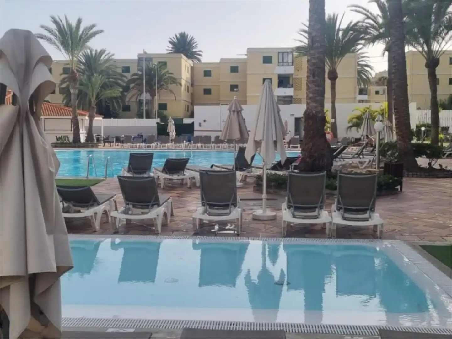 Flat for sale in Calle San Cristóbal de la Laguna, 7, Playa del Inglés Swimming pool of Flat for sale in San Bartolomé de Tirajana with Air Conditioner, Heating and Private garden