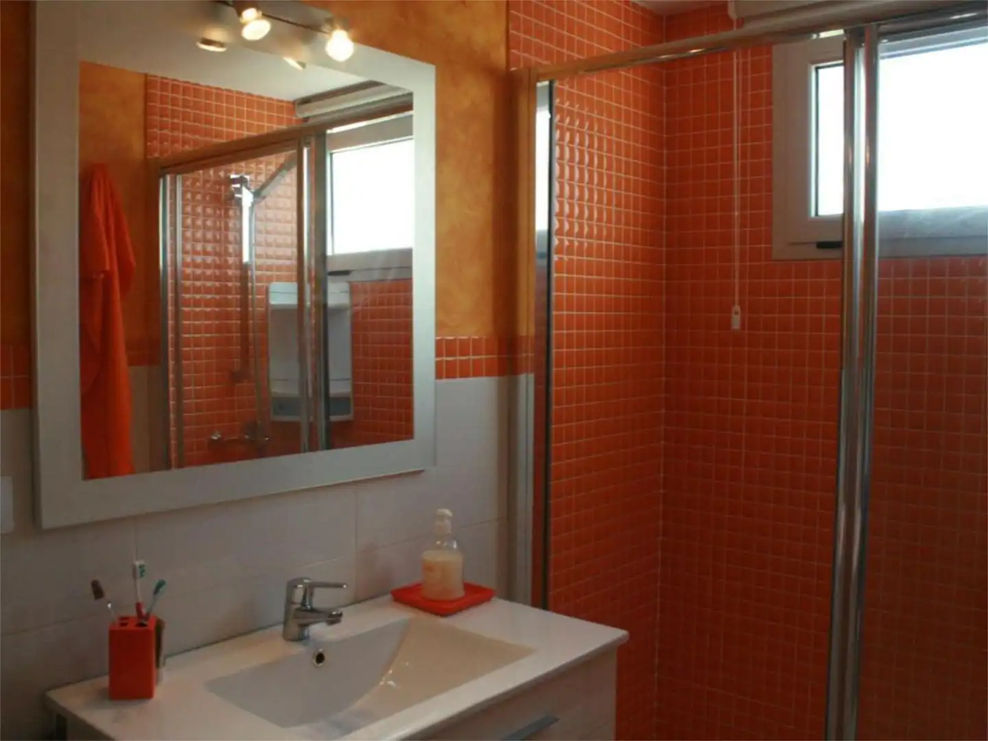 Flat for sale in Calle San Cristóbal de la Laguna, 7, Playa del Inglés Bathroom of Flat for sale in San Bartolomé de Tirajana with Air Conditioner, Heating and Private garden