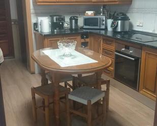 Cuina de Casa adosada en venda en Lucena amb Aire condicionat, Terrassa i Balcó