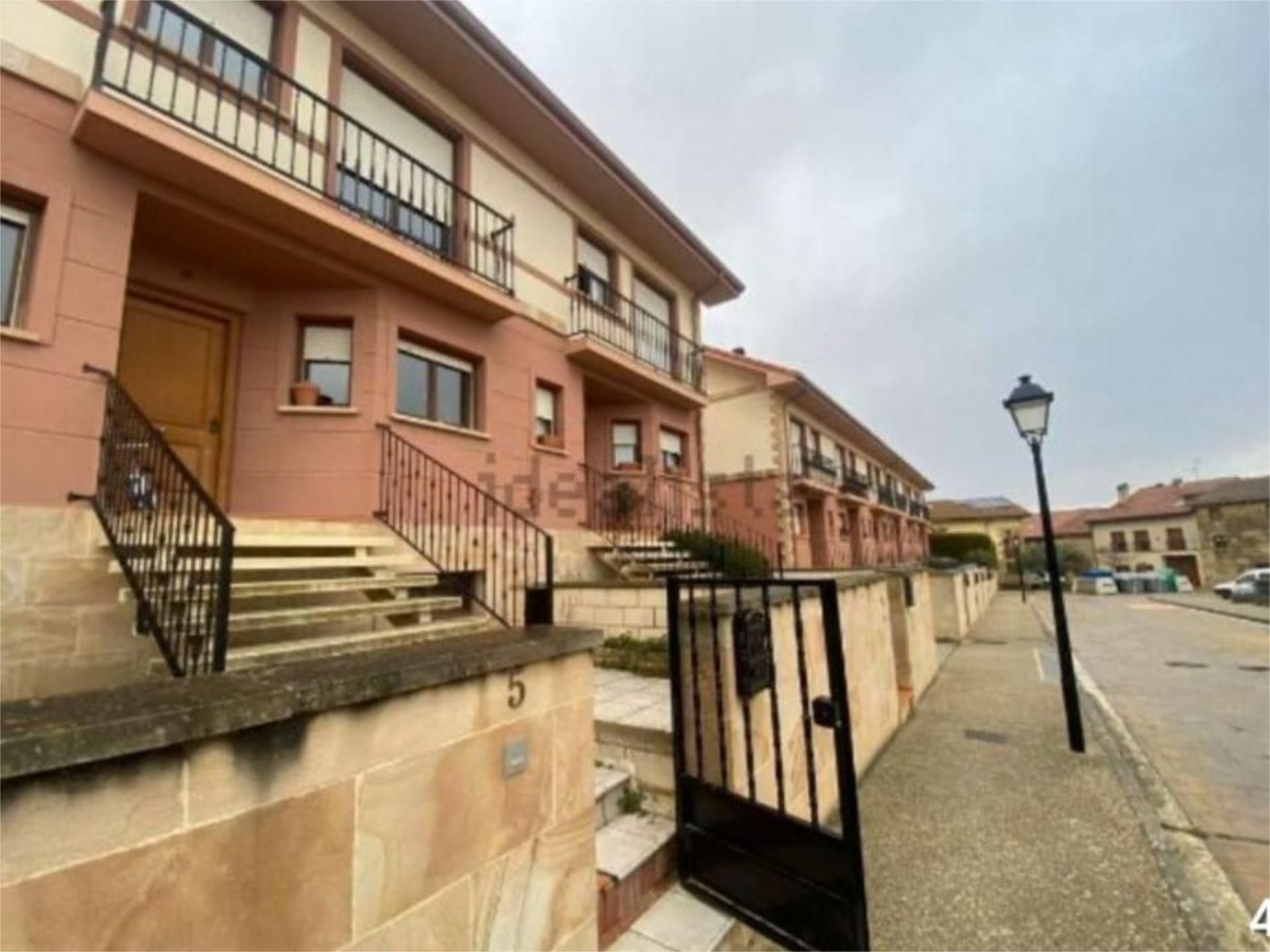 Vista exterior de Casa o xalet en venda en Samaniego amb Terrassa