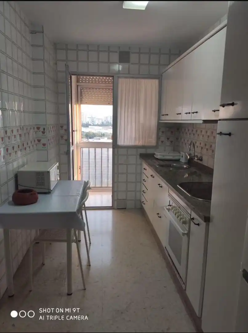 Habitación en Urbanizacion San Antonio, 2, El Rocío - La Milagrosa Cocina de Piso para compartir en Jerez de la Frontera con Aire acondicionado, Terraza y Amueblado
